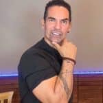 Sin la menor pena, Armando Araiza le dijo a sus seguidores que como no tiene representante, le ayudaran a conseguir una oportunidad como actor