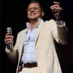 Varios paramilitares detenidos coinciden en que el cantante facilitó la adquisición y administración de inmuebles para la organización y fue intermediario en operaciones financieras ilegales del grupo criminal