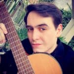 La viuda de Julián Figueroa contó que la noche antes de su muerte, el cantante alucinaba diciendo que veía serpientes por todas partes