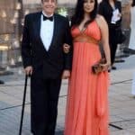 Mauricio Herrera lleva más de 30 años casad con su esposa Luhana Gardi, quien es 38 años menor que é; aquí en la boda de Eugenio Derbez y Alessandra Rosaldo en 2012