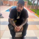 Molesto porque habló mal de su mamá, Emiliano Aguilar no sólo se lanza a defenderla de su padre Pepe Aguilar, sino que revela cosas sobre su familia, en especial de Ángela Aguilar