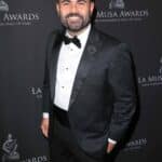 Enrique dice que Alicia es una mala persona, pues sus comentarios homofóbicos no están dirigidos a él, sino a la comunidad gay, que sufre por este tipo de comentarios, a veces haciéndolos suicidarse