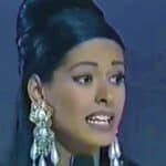 Galilea copntestando la pregunta que le dio el triunfo como "Chica TV" en Televisa, concurso conducido por Raúl Velasco en 1993