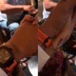Este es el tatuaje que ambos se pusieron en sus manos