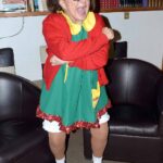 Afortunadamente no pasó de un susto y la actriz pudo levantarse con la ayuda de dos asistentes al teatro
