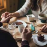 Pareja-toma-cafe