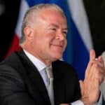 El periodista Carlos Loret de Mola dio en exclusiva la noticia de la orden de aprehensión en contra de Raúl Rocje, librada el 15 de noviembre por delincuencia organizada, tráfico de armas y tráfico de hidrocarburos