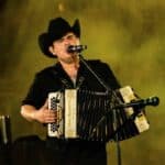 El cantante dejará los escenarios en enero, tras realizar unos conciertos que incluyen la Plaza de Toros México