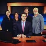 Nick (al fondo), quien en apariencia formaba parte de una familia feliz, fue arrestado y se le negó una fianza