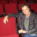 El actor contó que para evitar pelear con entonces novia, se iba encerrar en una habitación, pero que ella lo perseguía con un cuchillo, con el que abría la puerta