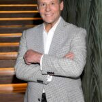 Una vez más, Alfredo Adame tendrá que ir preso algunas horas, en este caso 30, por decir que su ex no es mujer, pese a que la ley le ordenó parar de hacerlo