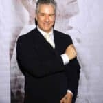 Fernando le respondió sarcásticamente que ella era una gran cantante de sólo dos canciones que fueron éxito hace ya varios años