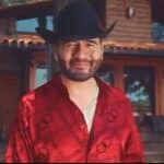 El cantante Óscar Alvarado se encuentra hospitalizado con pronóstico reservado, tras recibir tres balazos luego de protagonizar un altercado con un funcionario público