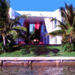 Luego de semanas de especulación sobre la presunta "pérdida" de su mansión en MIami, al fin se supo que la cantante Paulina Rubio fue quien la vendió y a muy buen precio