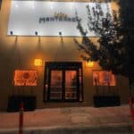 La discusión terminó en una riña en la que intervinieron unos 10 hombres, que presuntamente golpearon al cantante, afuera del restaurante Salón Monterrey