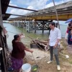 El joven recorre las áreas más necesitadas de su natal Tabasco, realizando labores comunitarias para apoyar a los más necesitados