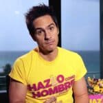 La mujer dice que Mauricio tiene una propiedad junto a la suya, y que el actor adquirió otra, pero que no pertenece al conjunto habitacional, y aún así hizo un acceso para conectar ambas, impidiéndole a ella entrar a la suya