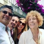 Esta fue una de las últimas fotografías compartida de Lucha en las redes, posando con sus hijos José Juan y Mimí, y su nieto Gonzo