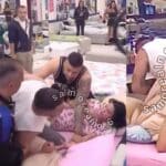 Ante los gritos de Maja Marinković, participantes, personal de la producción y elementos de seguridad acudieron a separar a Asmin Durđić