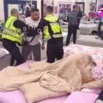 El serbio fue sacado por elementos de seguridad de la casa donde se encontraban encerrados los participantes