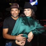 Usuarios en las redes, e incluso algunos famosos, han criticado a Luis Carlos porque no se quiere salir de la casa que Ana Patricia sigue pagando, y además está pidiendo a la Corte manutención por lo que dure el proceso de divorcio