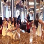 El video deja ver tanto la majestuosidad de la basílica como el sacrificio físico realizado por las reinas de belleza. Al llegar al altar, la Miss Universo mexicana mostraba las rodillas enrojecidas tras completar su emotiva ofrenda de fe