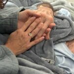 La hermana del actor compartió esta tierna imagen de su padre, en sus últimos momentos de vida