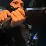 Este es uno de los secuestradores que irrumpieron en la casa de la periodista, portando pasamontañas y armas largas
