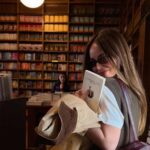 En us libro "El Pequeño Libro del Duelo", Camila reflexiona sobre la manera en que cada persona enfrenta la pérdida de un ser querido