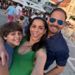 Hace apenas un mes la pareja compartió fotografías por un viaje a Europa, muy felices, con su hijo