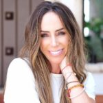Nada que ahora con su bello rostro al que nos tenía acostumbrados en la televisión y en sus redes sociales